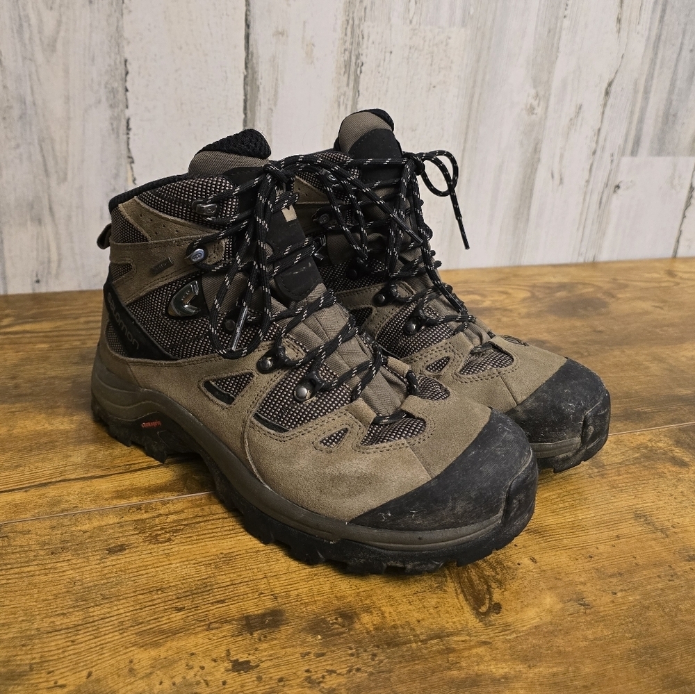 Salomon Goretex Mens size 8.5 brown and black boots